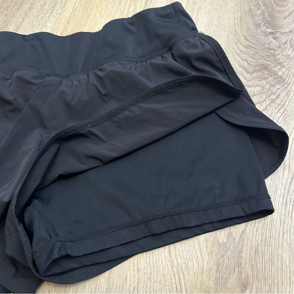 Soothfeel Black Double-Layer Athletic Shorts with Reflective Details - Picture 4 of 5